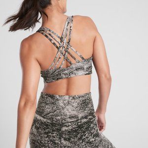 Athleta  D-DD Hyper Focused Glades Bra- SMALL